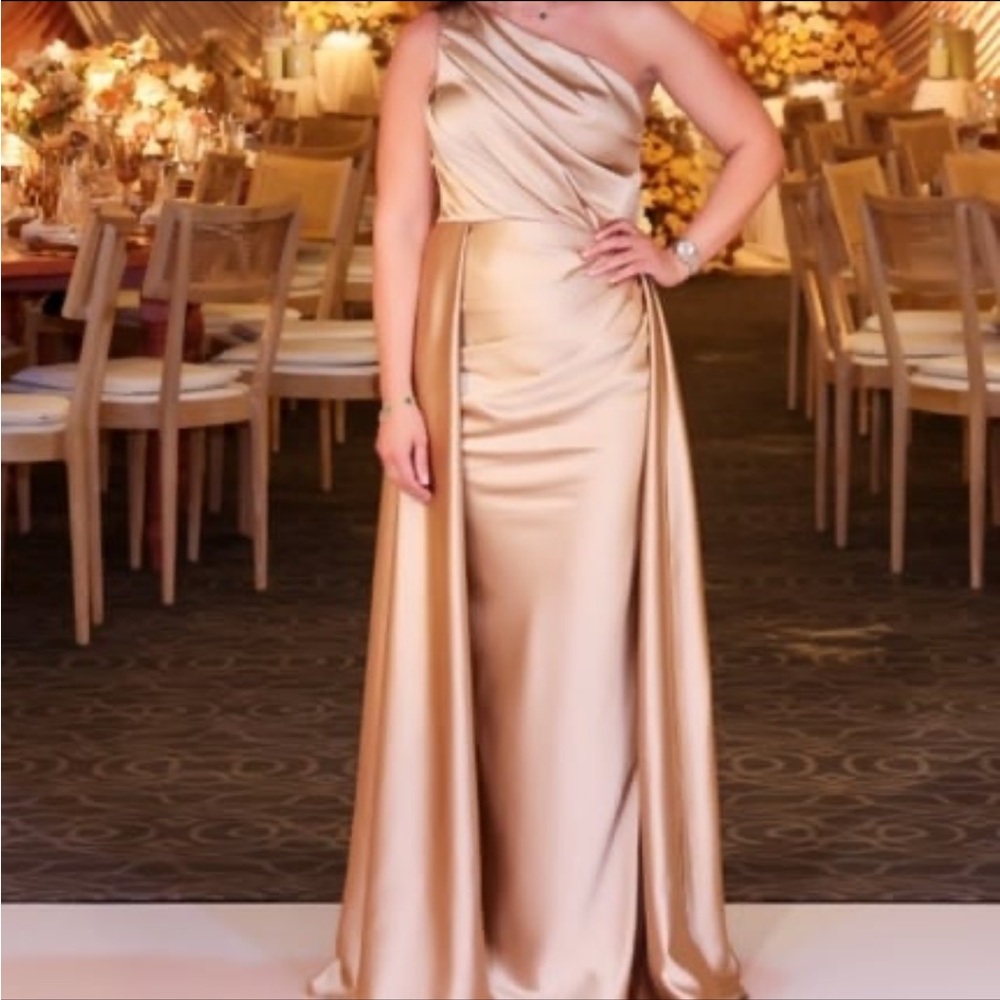 Elegant Gold One-Shoulder Evening Gown